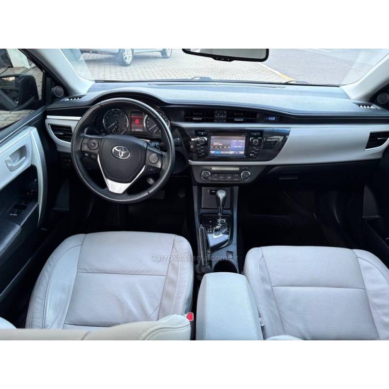 TOYOTA - COROLLA - 2016/2017 - Preta - R$ 92.800,00