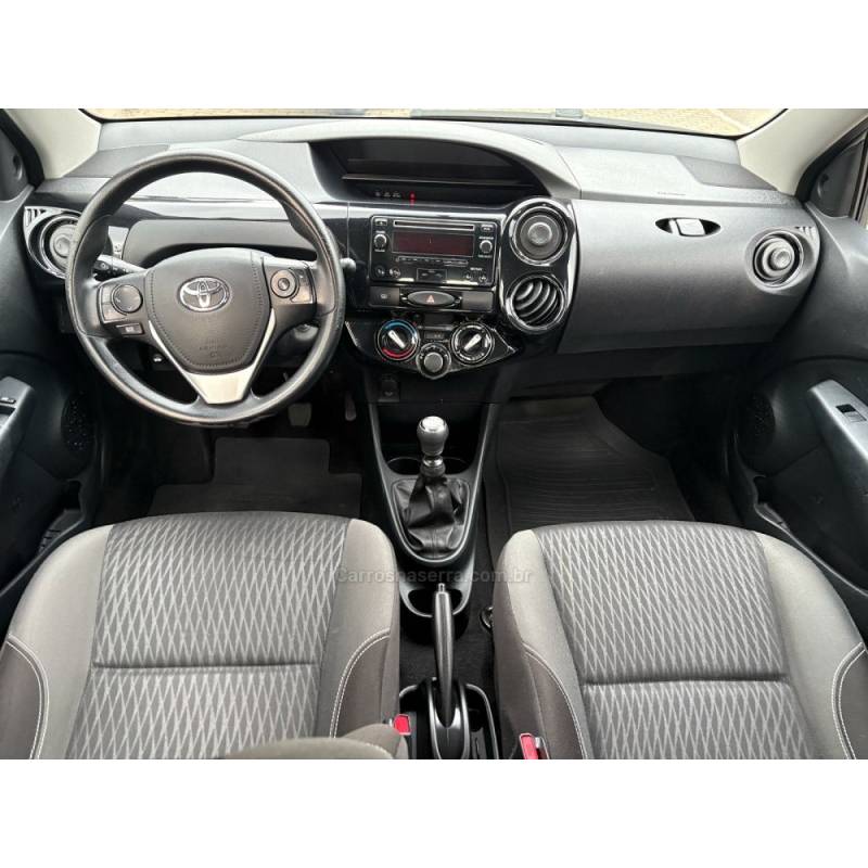 TOYOTA - ETIOS - 2019/2020 - Branca - Sob Consulta