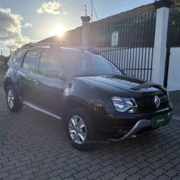 RENAULT - DUSTER - 2016/2017 - Preta - R$ 66.800,00