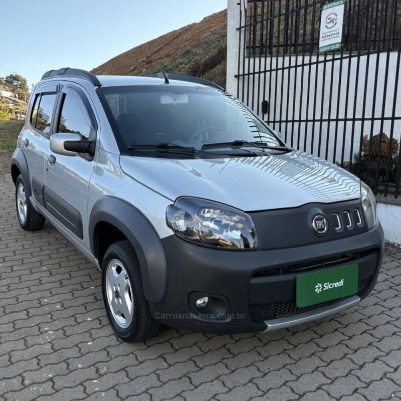 FIAT - UNO - 2010/2011 - Prata - Sob Consulta
