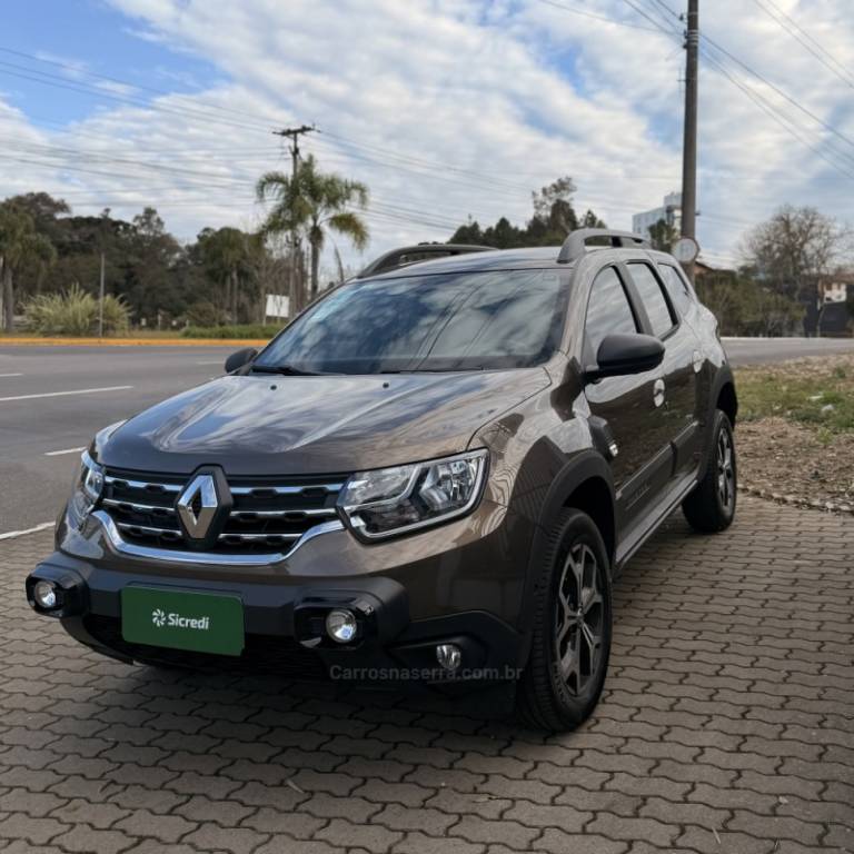 RENAULT - DUSTER - 2022/2023 - Marrom - R$ 107.800,00