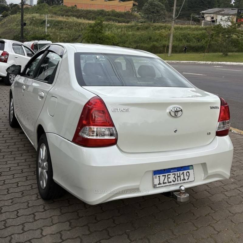 TOYOTA - ETIOS - 2019/2020 - Branca - Sob Consulta