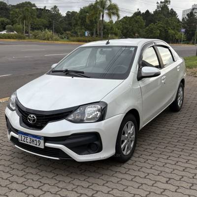 TOYOTA - ETIOS - 2019/2020 - Branca - Sob Consulta