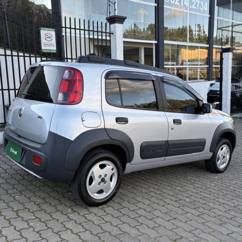 FIAT - UNO - 2010/2011 - Prata - Sob Consulta