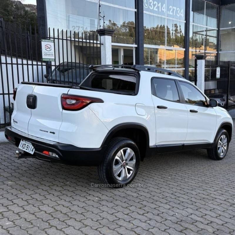 FIAT - TORO - 2016/2017 - Branca - R$ 82.800,00
