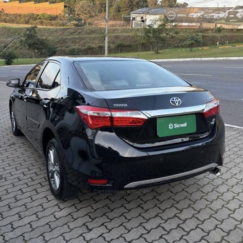 TOYOTA - COROLLA - 2016/2017 - Preta - R$ 92.800,00