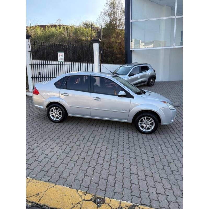 FORD - FIESTA - 2009/2009 - Prata - R$ 31.800,00