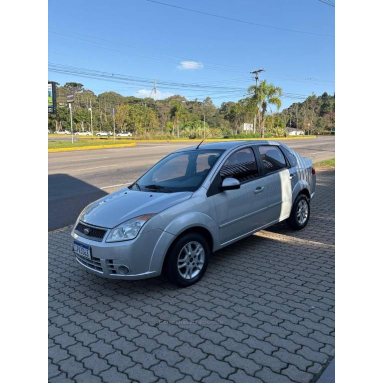 FORD - FIESTA - 2009/2009 - Prata - R$ 31.800,00