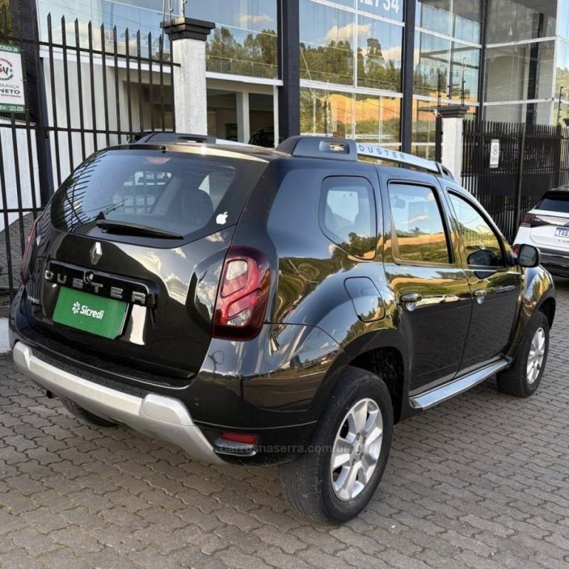 RENAULT - DUSTER - 2016/2017 - Preta - R$ 66.800,00