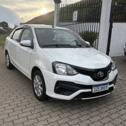 TOYOTA - ETIOS - 2019/2020 - Branca - Sob Consulta