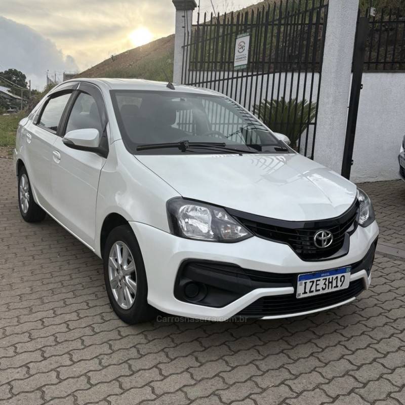 TOYOTA - ETIOS - 2019/2020 - Branca - Sob Consulta