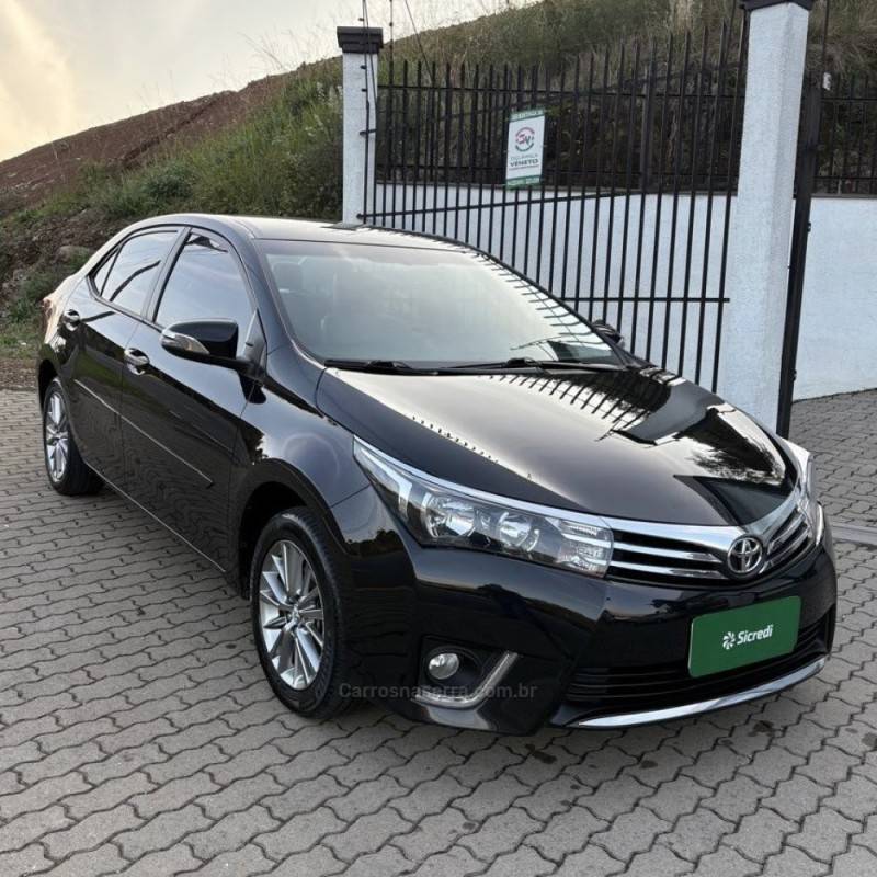 TOYOTA - COROLLA - 2016/2017 - Preta - R$ 92.800,00