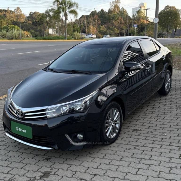 TOYOTA - COROLLA - 2016/2017 - Preta - R$ 92.800,00